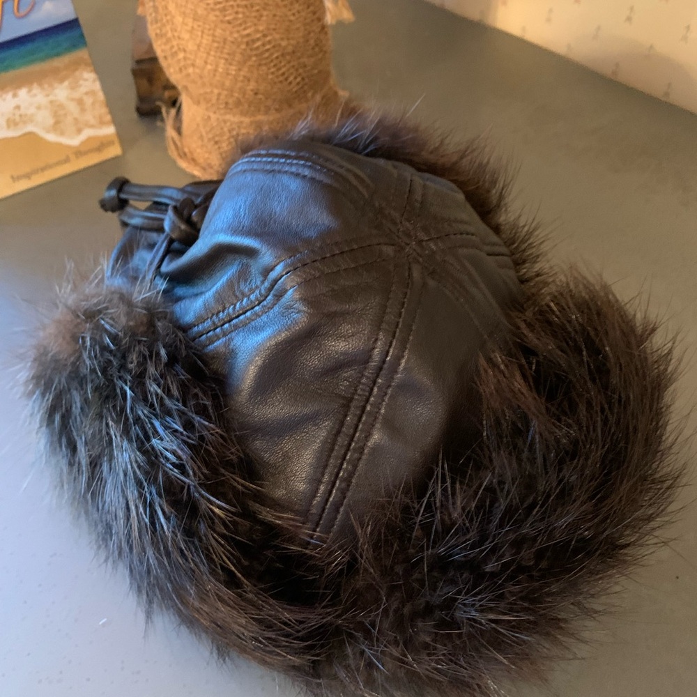 FRR, like new, BROWN Beaver and Leather FUR trapper hat, size Medium. SO-SOFT.